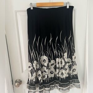 Women size large elastic waist, fully lined floral layered skirt, beautiful